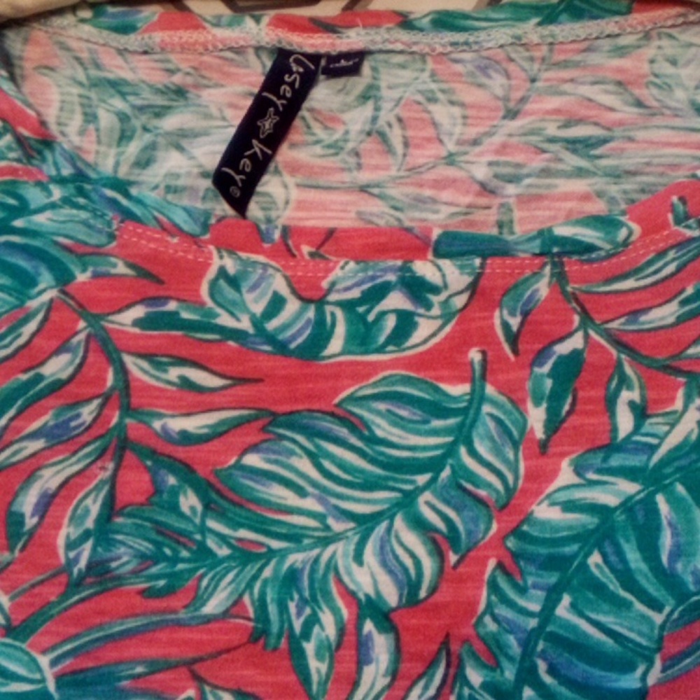 CASEY KEY Top - Leaf Pattern - Picture 4 of 4